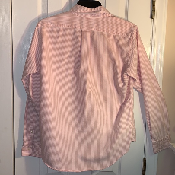 This is a button down shirt - Picture 4 of 4